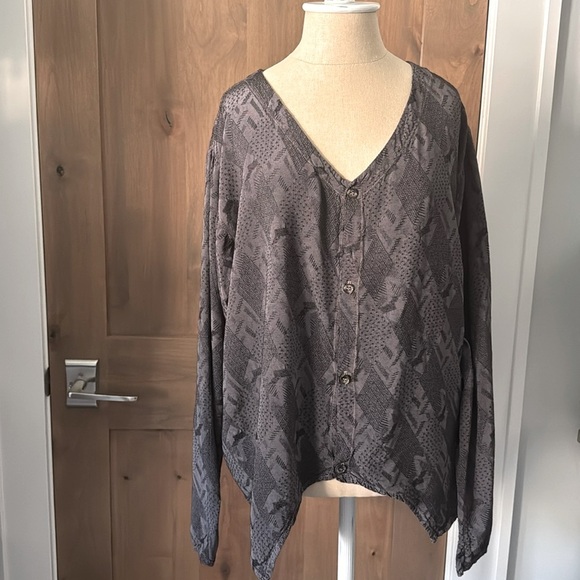 CP SHADES Diamond Embroidered Blouse Womens M button down Assymetric Lagenlook - Picture 1 of 13